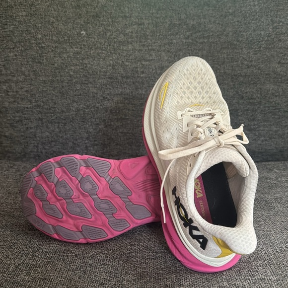WOMEN'S HOKA ONE
ONE CLIFTON 9 size 8.5B Only worn a few times. - Picture 2 of 6